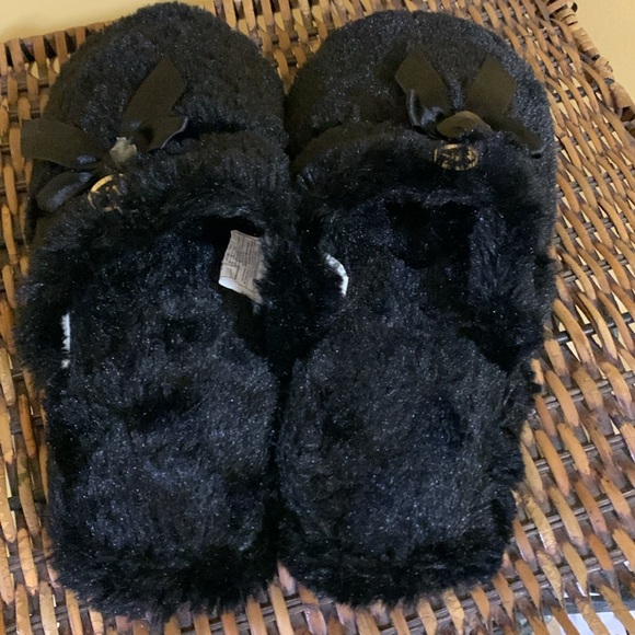 Black Fuzzy Slippers with Bow and jewel - Picture 4 of 11